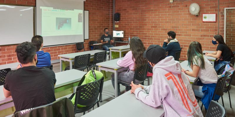 AULAS DE CLASE (10)