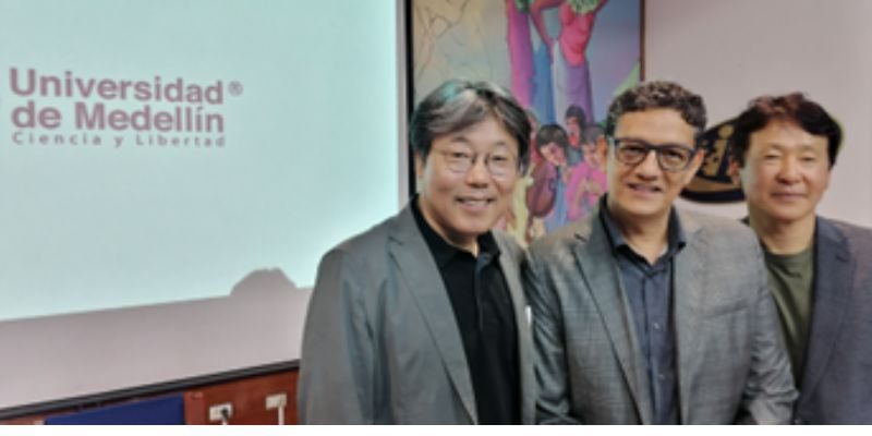 profesor panelista en Industrias Creativas Corea