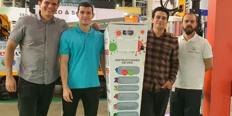 EstudiantesUniversidaddeMededellinExposolar